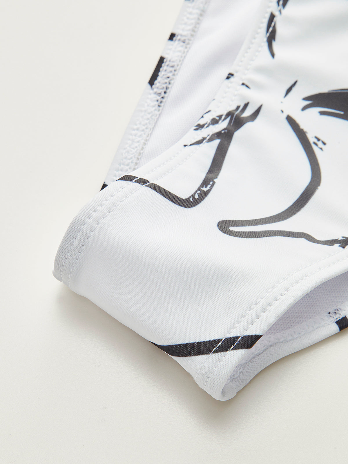 Üçgen Desenli Bikini Takımı