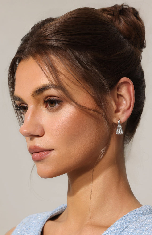 Delisy Taş ve İnci Detaylı Küpeler