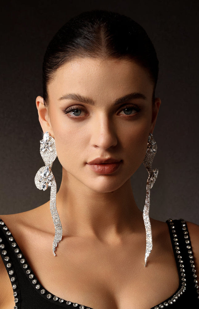 Tannen Taş Detaylı Yılan Model Küpeler