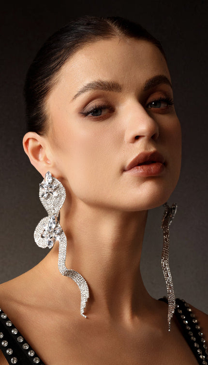 Tannen Taş Detaylı Yılan Model Küpeler