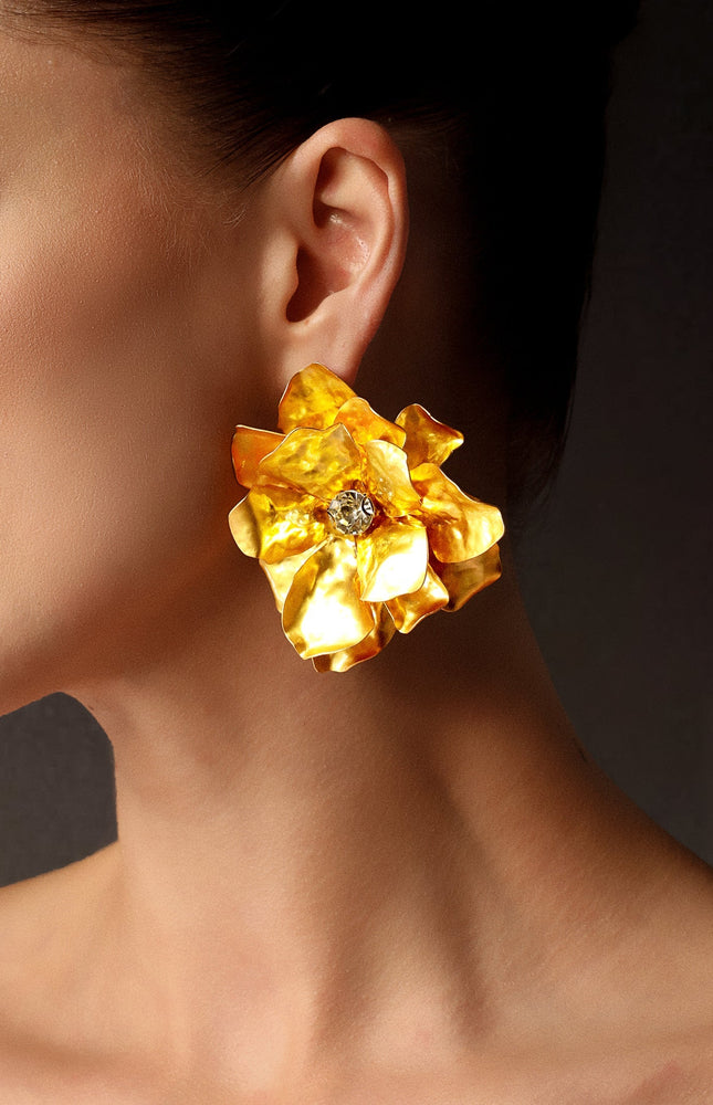 Vercia Metal Çiçek Taşlı Küpeler