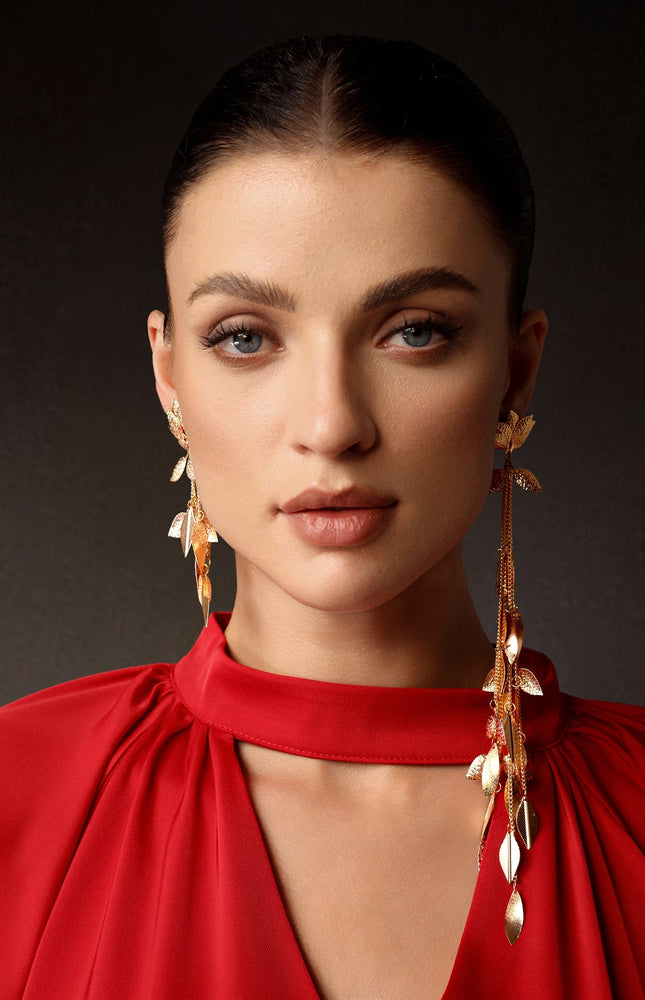 Hollie Asimetrik Metal Çiçekli Püsküllü Küpeler