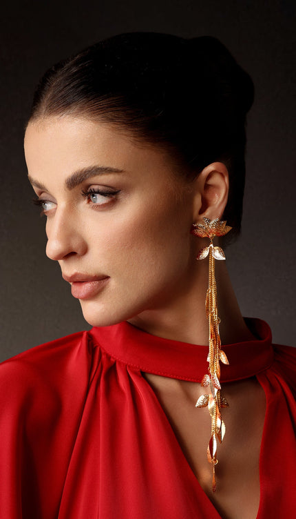 Hollie Asimetrik Metal Çiçekli Püsküllü Küpeler