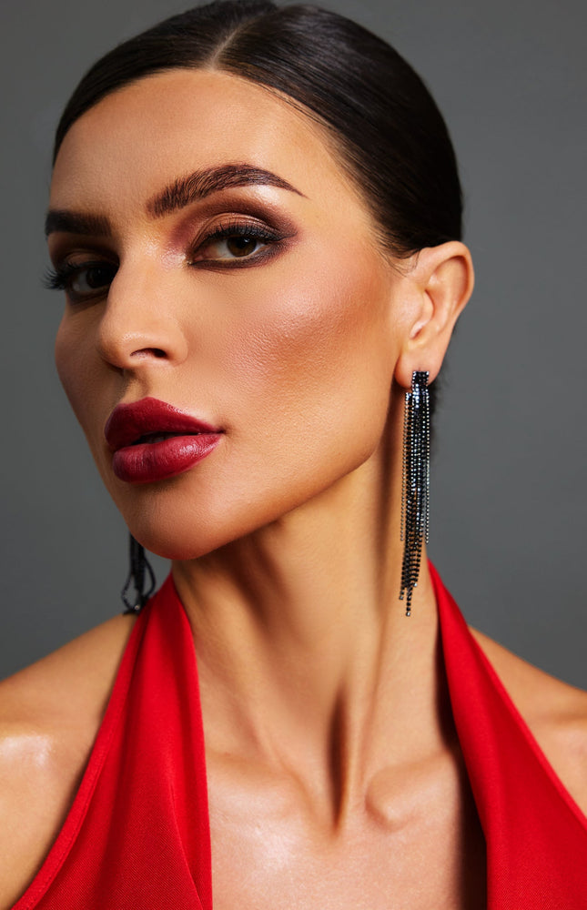 Karin Taş Detaylı Püskül Küpeler