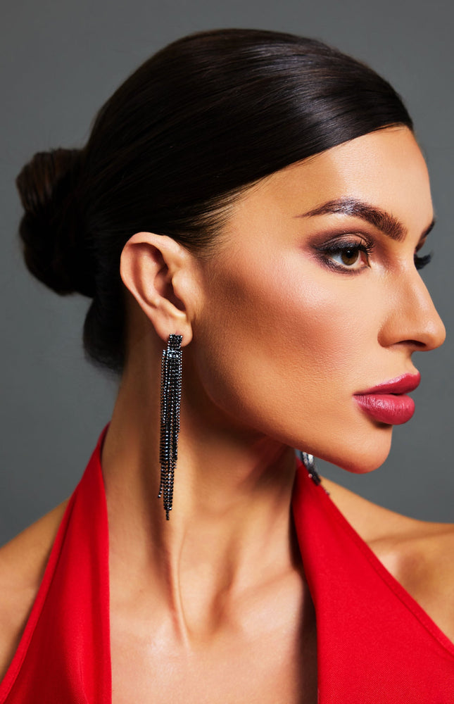 Karin Taş Detaylı Püskül Küpeler