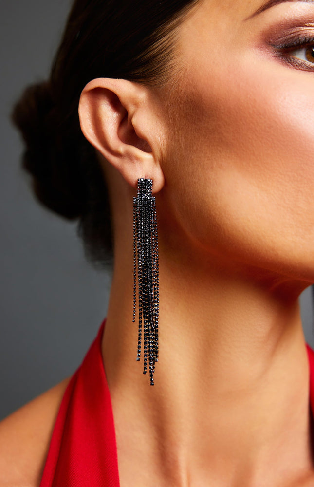 Karin Taş Detaylı Püskül Küpeler