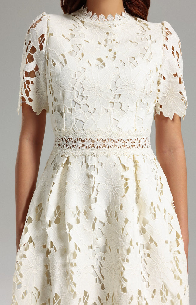 Bloom Lace Elegance Elbise
