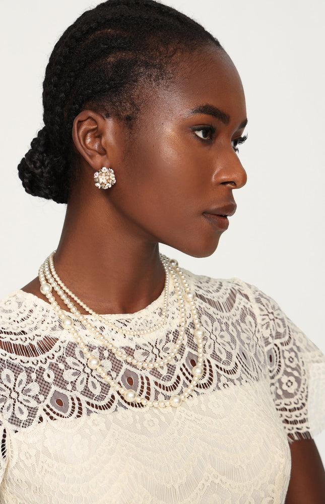 Maliya Çiçekli İnci ve Taş Detaylı Küpeler