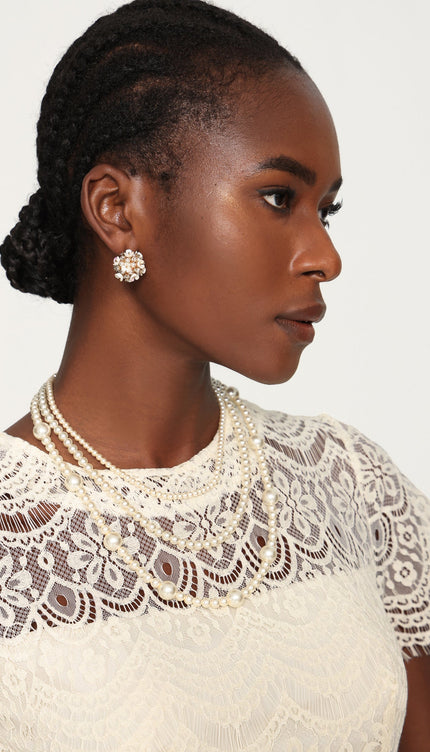 Maliya Çiçekli İnci ve Taş Detaylı Küpeler