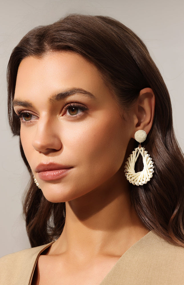 Yoli İşlemeli Taş Detaylı Küpeler