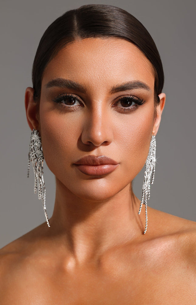 Kori File Detaylı Püskül Küpeler