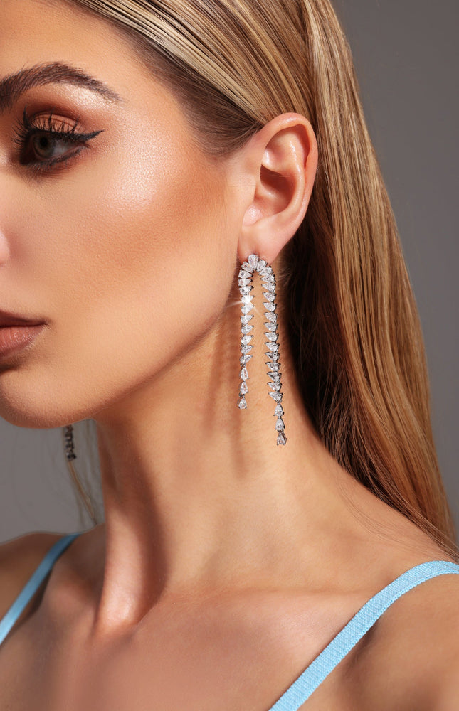 Nikuna Taş Detaylı Püsküllü Küpeler