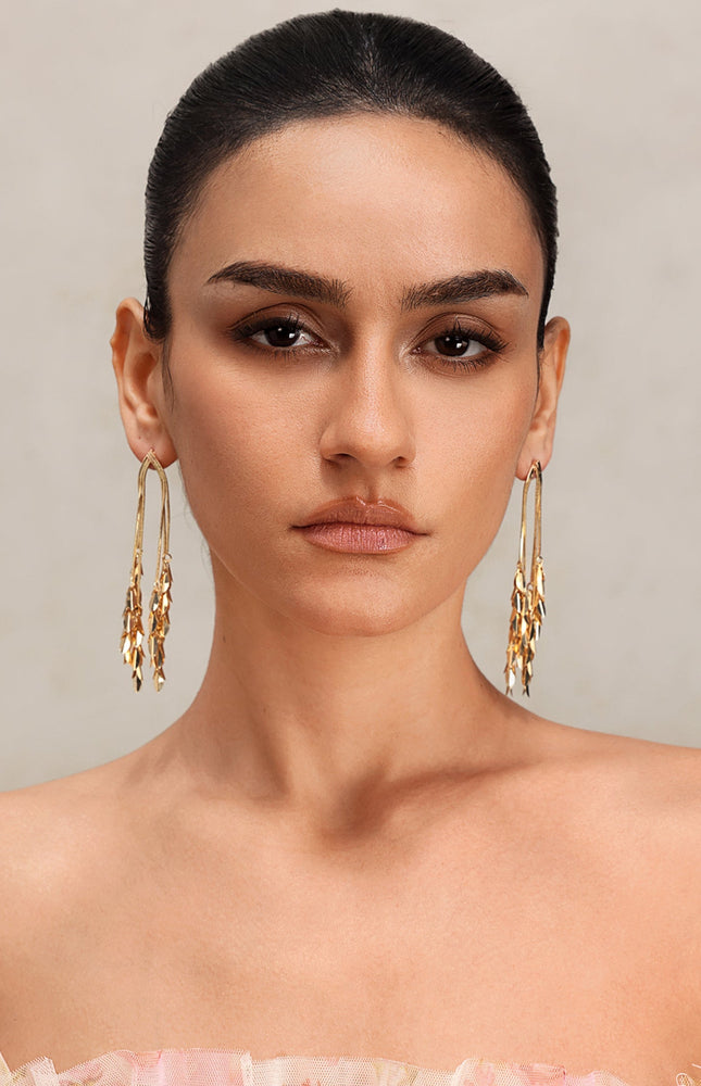 Valema Yaprak Detaylı Püsküllü Küpeler