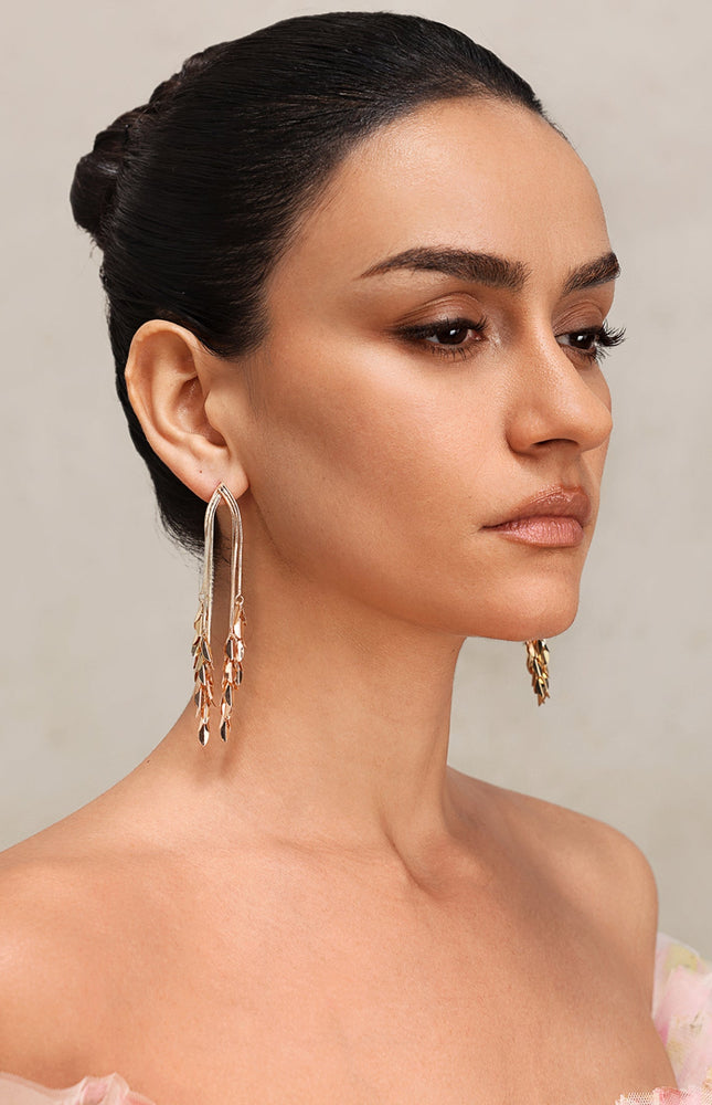 Valema Yaprak Detaylı Püsküllü Küpeler