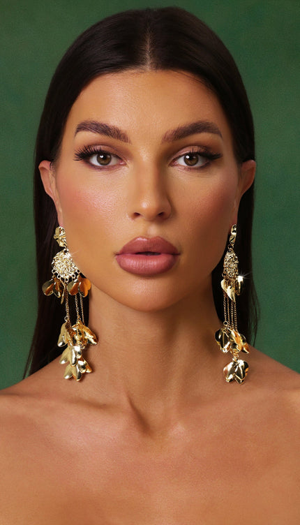 Nahla Püsküllü Çiçek Desenli Metal Küpe