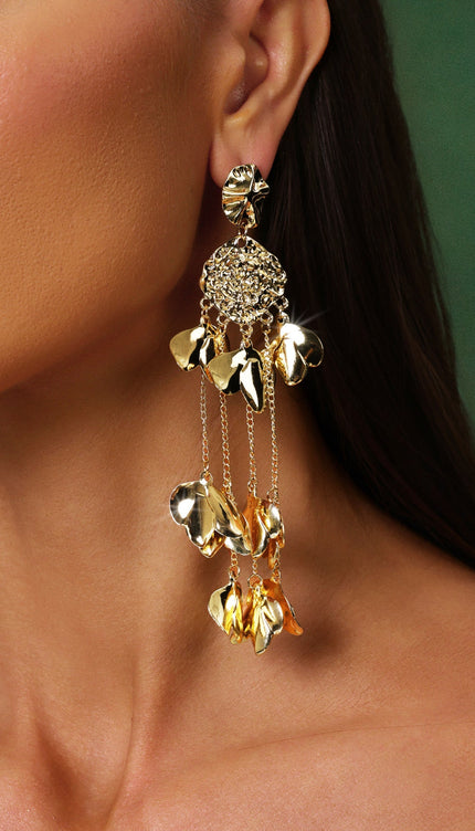 Nahla Püsküllü Çiçek Desenli Metal Küpe