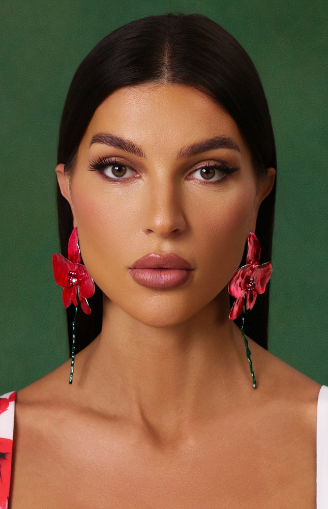 Mio Metal Çiçek Detaylı Küpeler