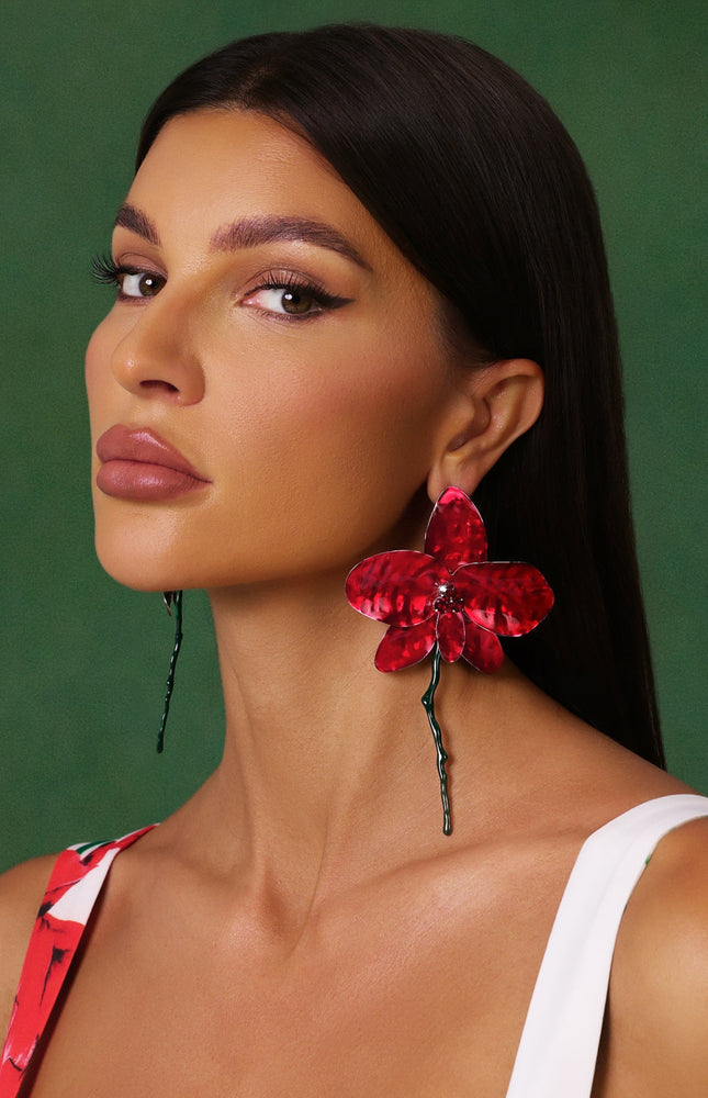 Mio Metal Çiçek Detaylı Küpeler