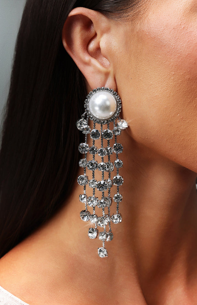 Lizbet İnci ve Taş Detaylı Püsküllü Küpeler