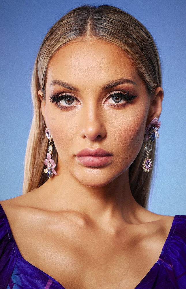 Elza Çiçek Motifli Taş Detaylı Küpeler