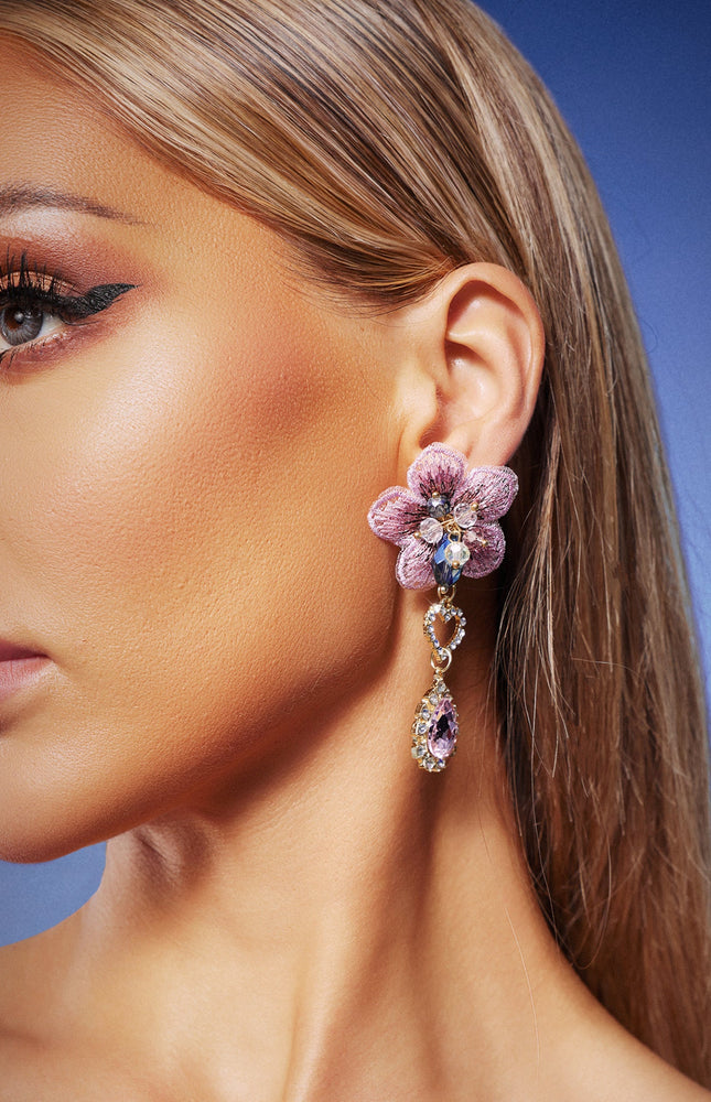 Elza Çiçek Motifli Taş Detaylı Küpeler