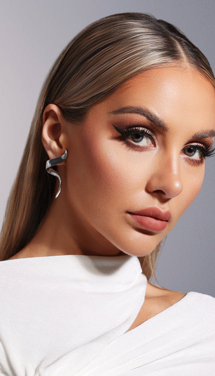 Zeytin Rengi Metal Küpe