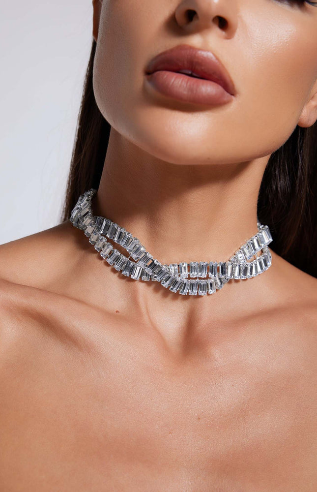 Donnica Çift Sıra Taş Detaylı Kolye