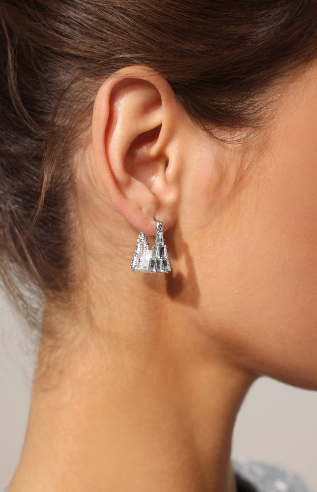 Delisy Taş ve İnci Detaylı Küpeler