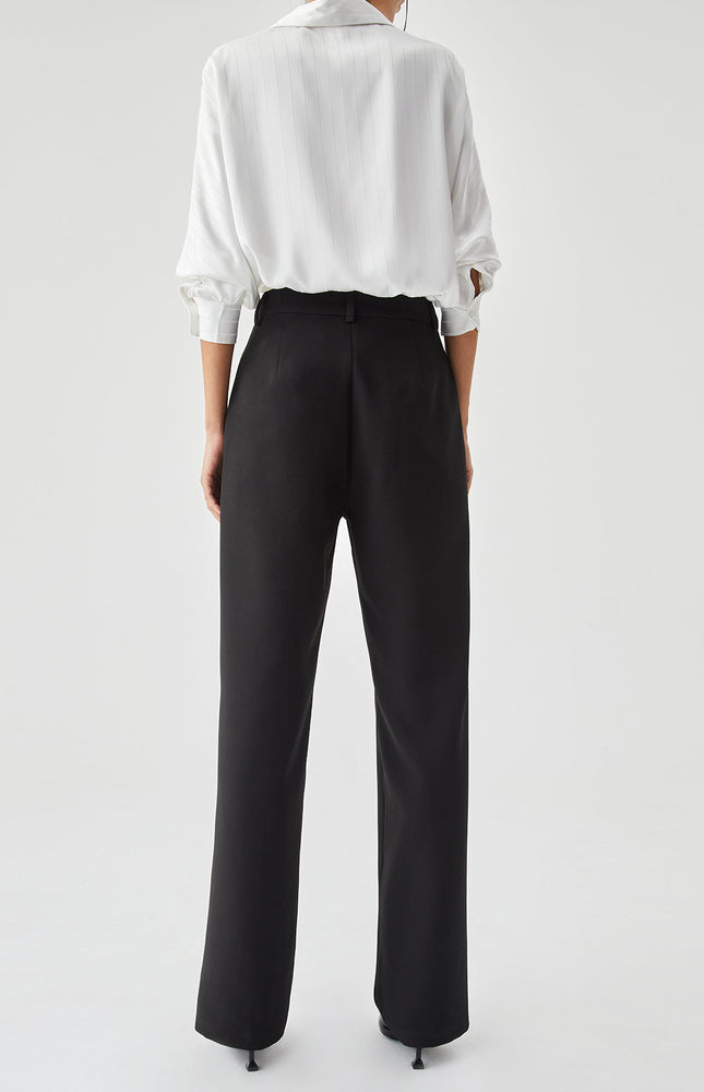 Düz Paça Pileli Pantolon