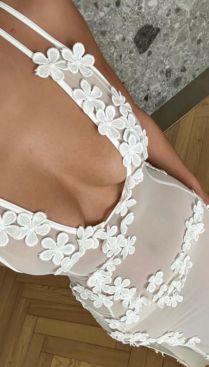 Transparan Çiçekli Uzun Elbise