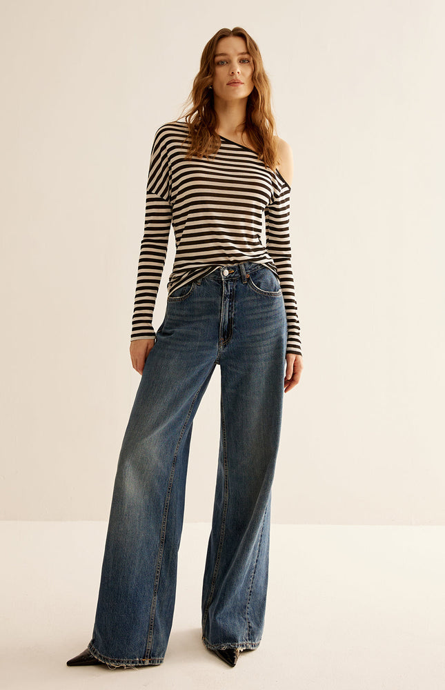 Asimetrik Yaka Çizgili Tişört