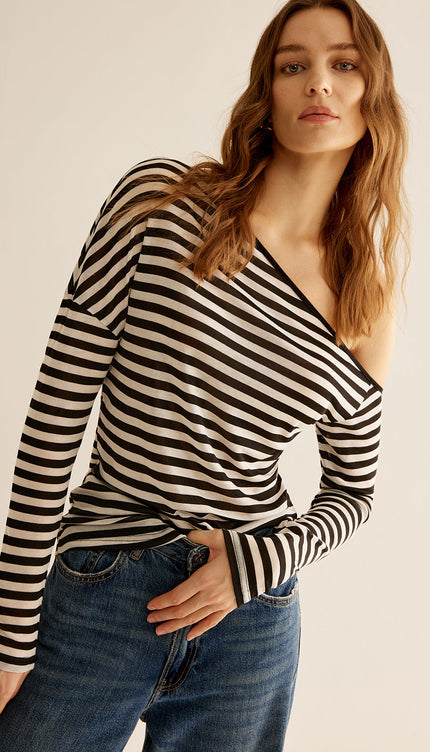 Asimetrik Yaka Çizgili Tişört