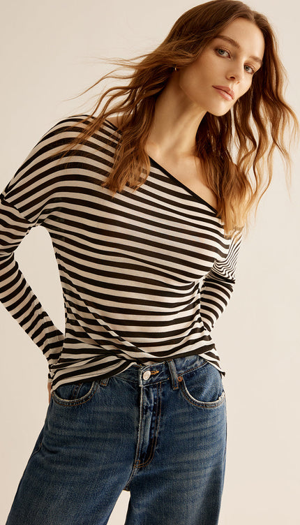 Asimetrik Yaka Çizgili Tişört