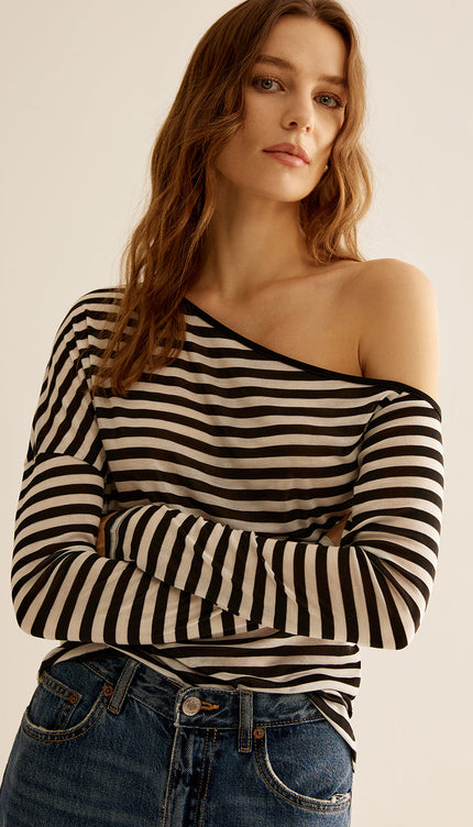 Asimetrik Yaka Çizgili Tişört
