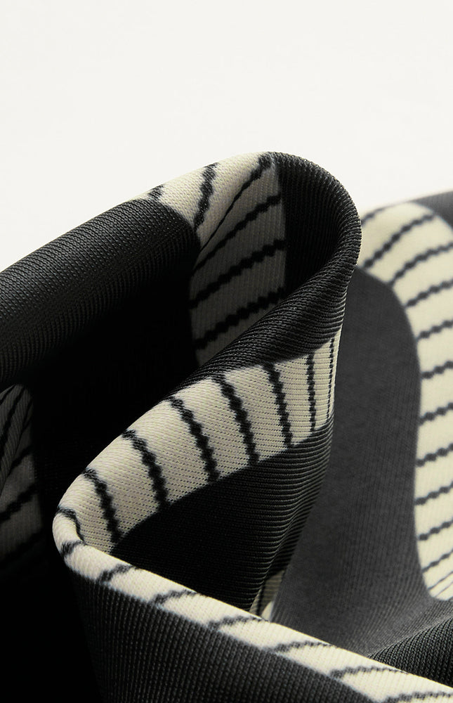 Şık Dalga Desenli Üçgen Bikini Seti