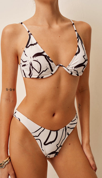 Üçgen Desenli Bikini Takımı