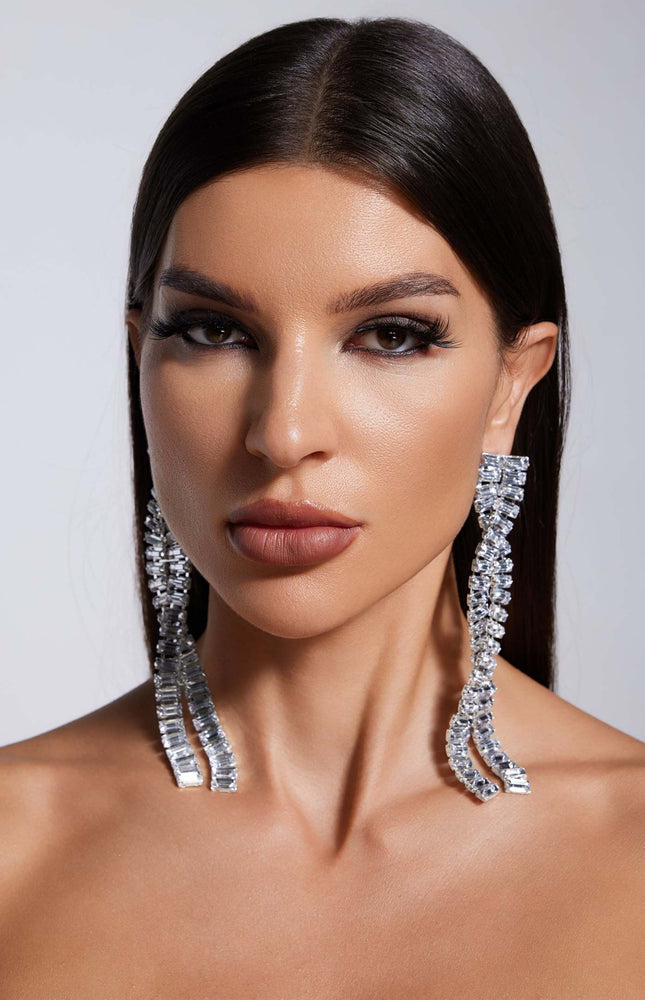 Henlina Çift Sıralı Taş Detaylı Küpeler