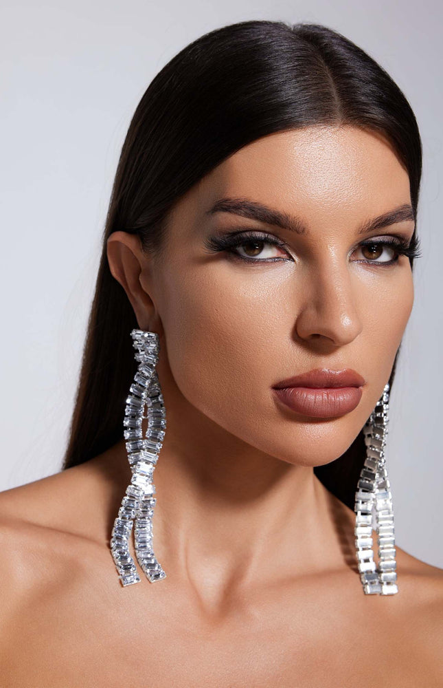 Henlina Çift Sıralı Taş Detaylı Küpeler