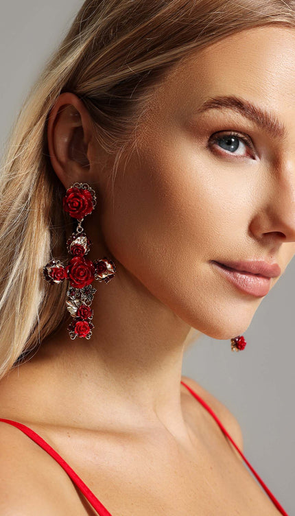 Mary Çiçek ve Haç Motifli Küpeler