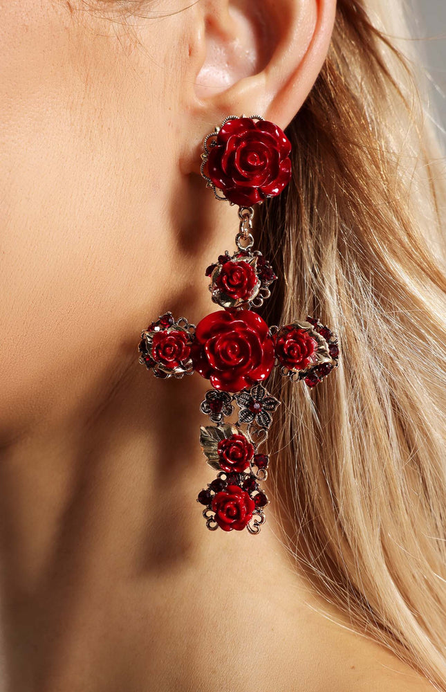 Mary Çiçek ve Haç Motifli Küpeler