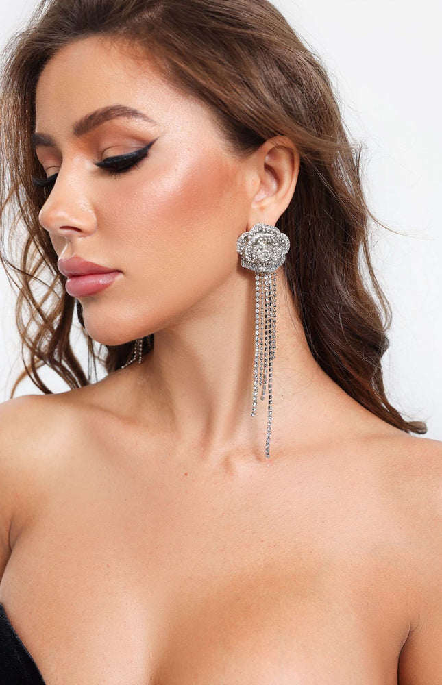 Meryl Gül Püsküllü Küpeler