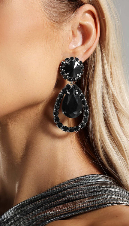 Su Damlası Şeklinde Taşlı Küpeler