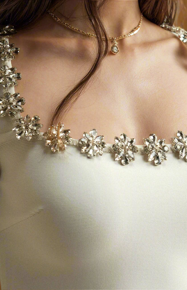 Eterna İşlemeli Elbise