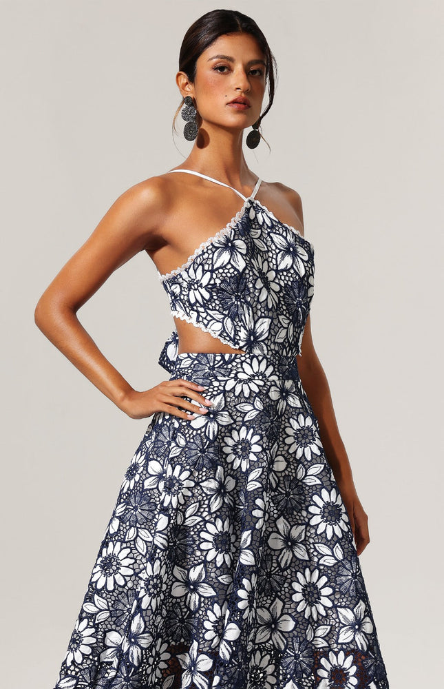 Çiçek Desenli Dantel Kolsuz Elbise