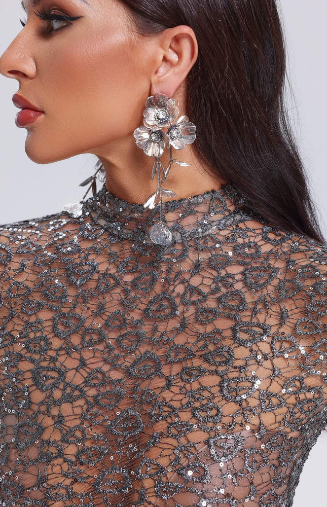 Metalik Çiçek Desenli Darva Küpeler