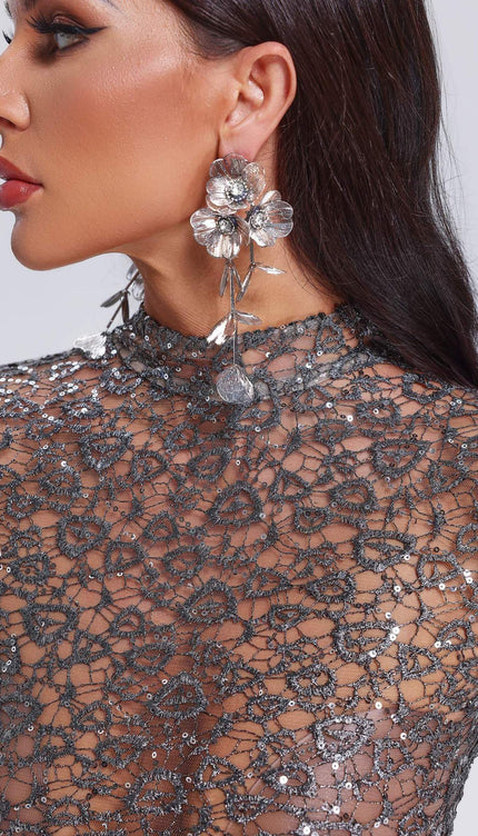 Metalik Çiçek Desenli Darva Küpeler